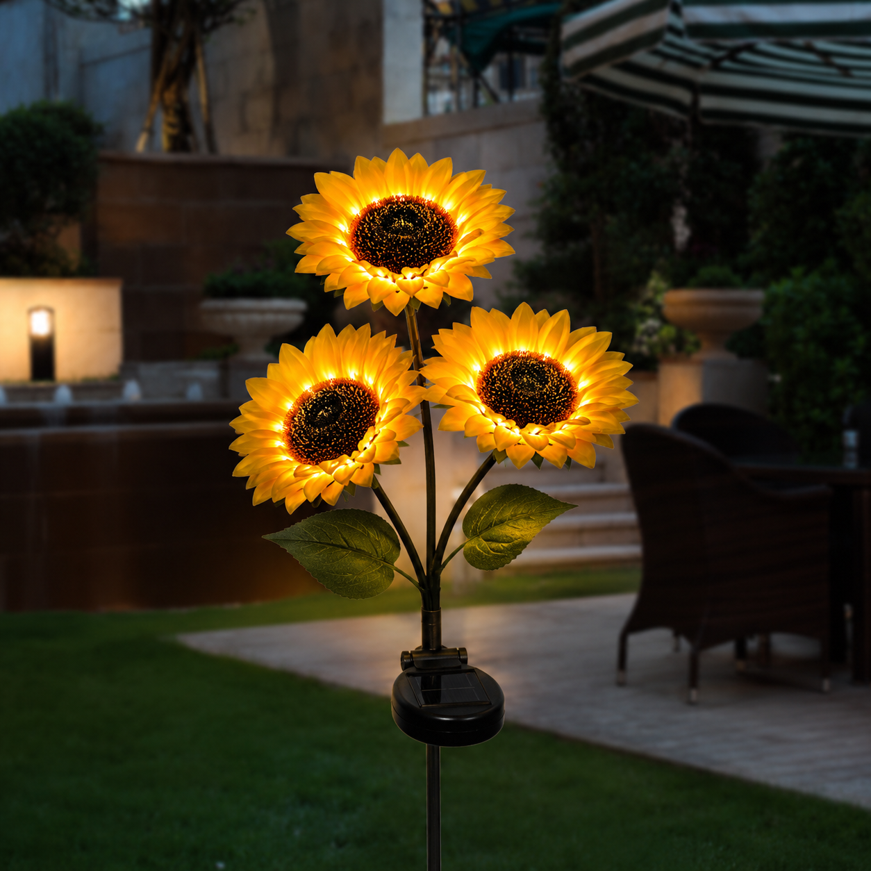 SunBloom™ | Solcellsdriven solroslampa med 3 solrosor 🌞🌻